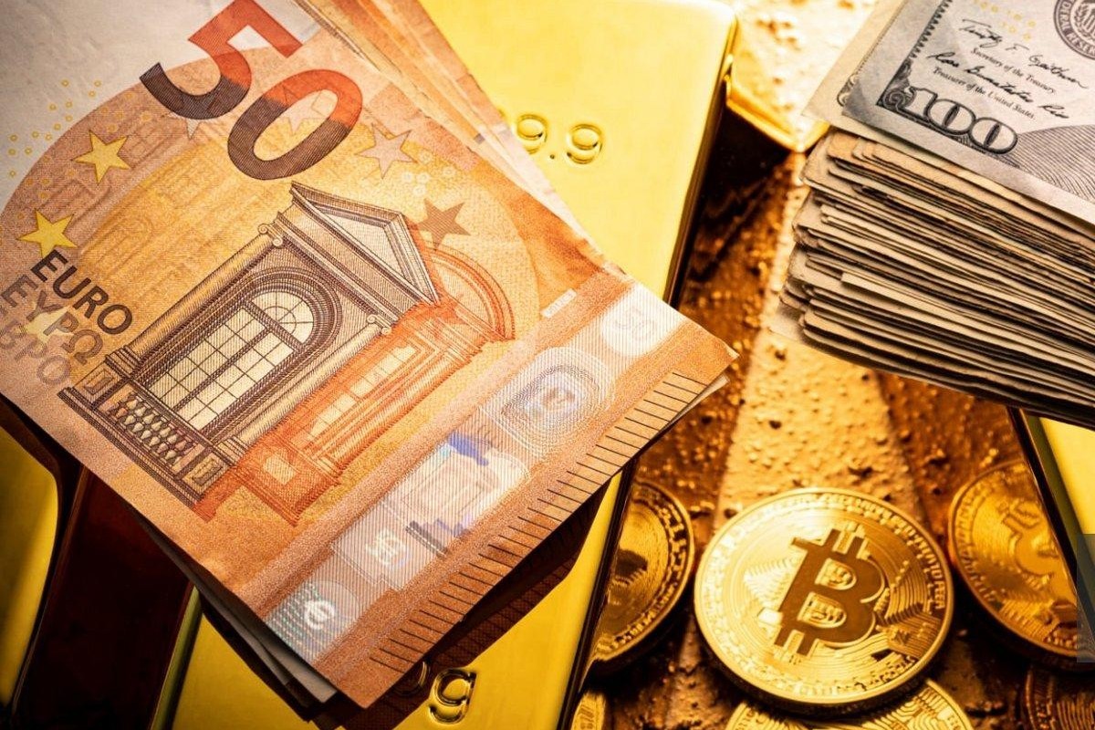 8-Фиатные деньги и биткоин.jpg