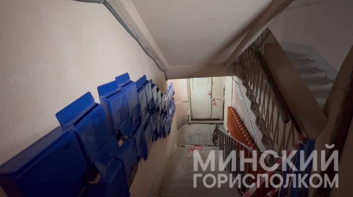 минск, подъезд.jpg