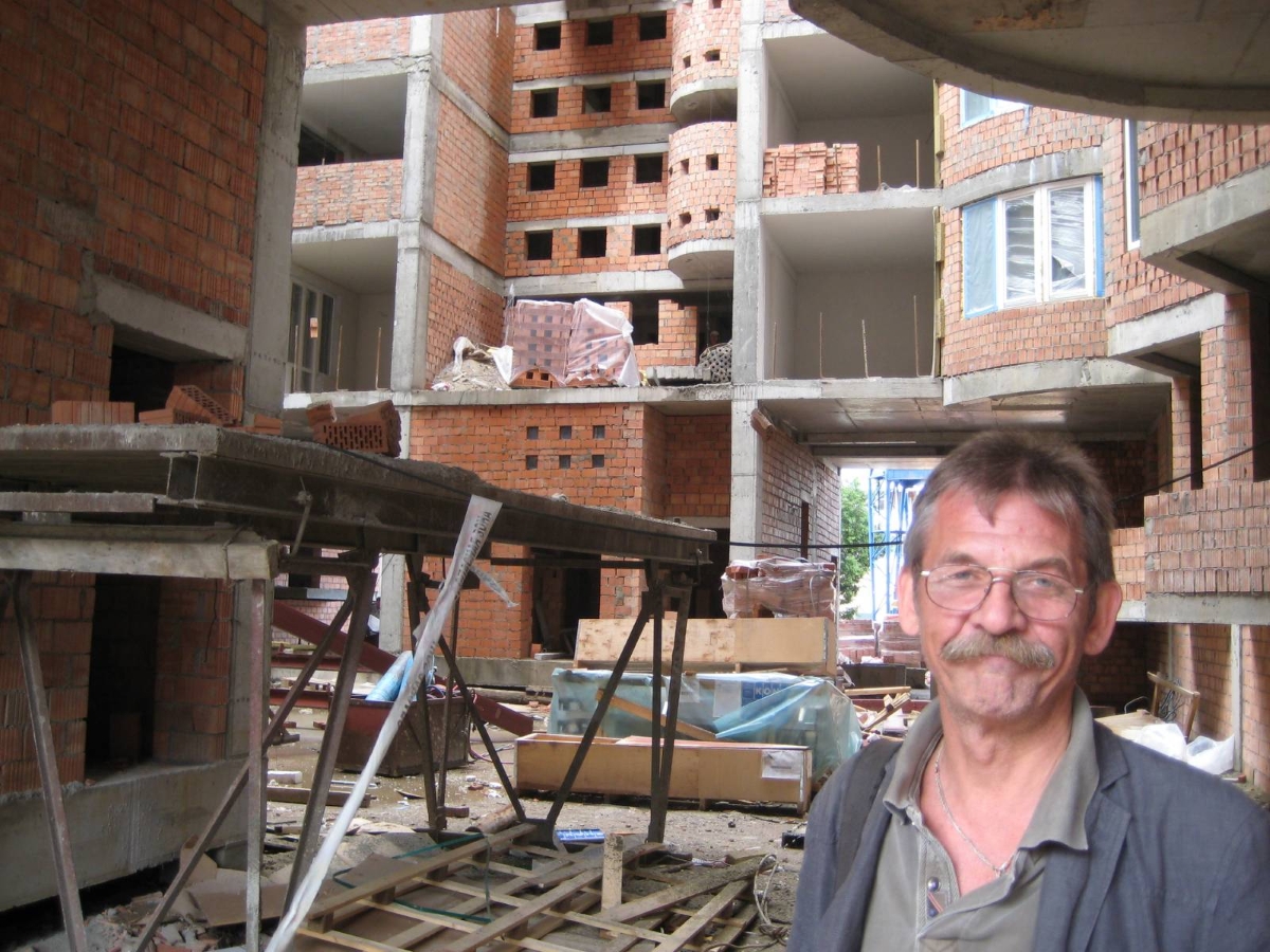 на строительстве жилого дома Катамаран