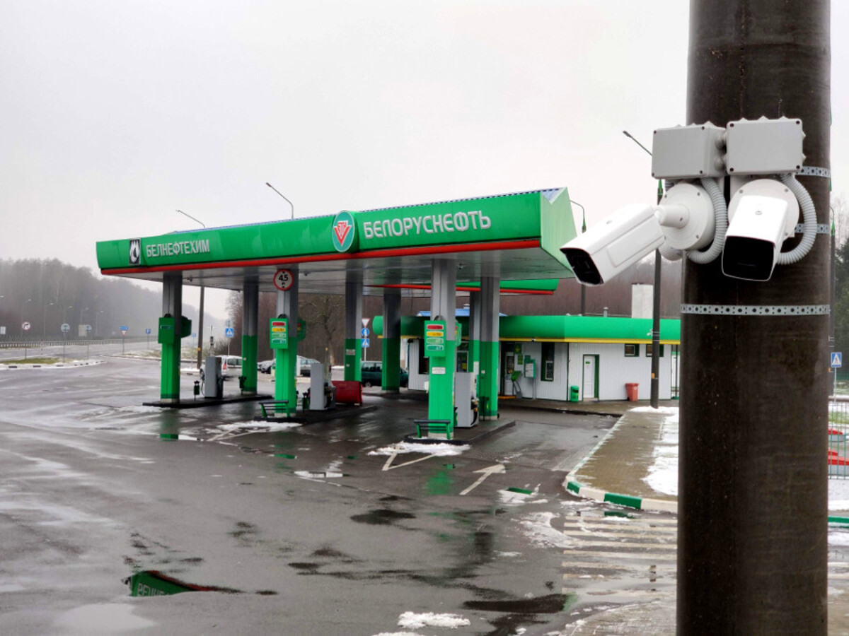 камера на заправке