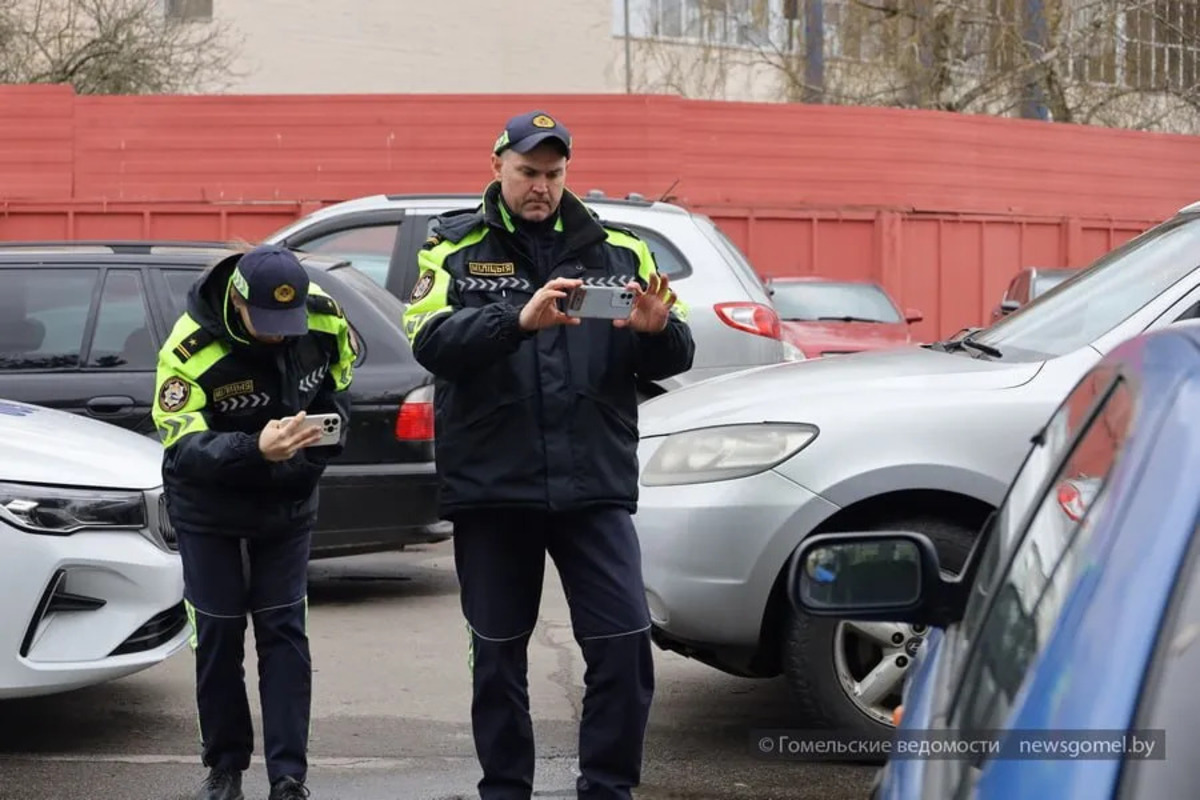 ГАИ фотографирует машину