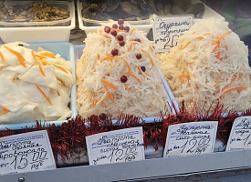 Очереди на Комаровке: покупатели штурмуют ряды с соленьями и квашеной капустой