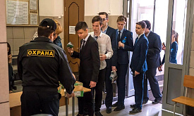 Глава МВД Беларуси поручил усилить безопасность в школах на случай ЧП. Что случилось?