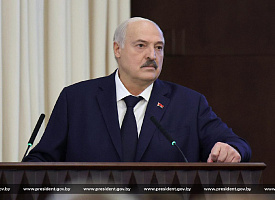 Лукашенко потребовал избавиться от сотни “бюджетных присосок”