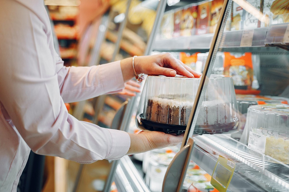 Производство торговля. Рынок холодильного оборудования. Витрина продуктового магазина. Рынок коммерческого холодильного оборудования. Новая цена.