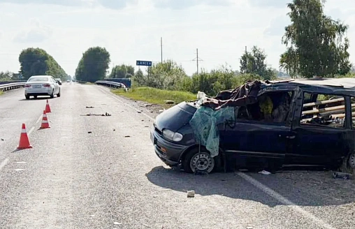 В Слуцком районе перевернулся Nissan: пассажир погиб на месте, водитель в больнице