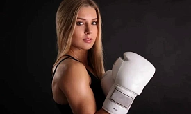 Барби в боксерских перчатках. Поговорили с трехкратной чемпионкой мира по муай-тай
