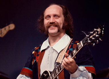 Поклонники по всему СССР покупали словари: как Владимир Мулявин оказался в Минске и сделал “Песняров” символом Беларуси