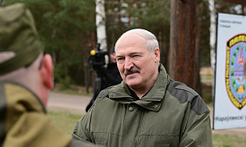 Лукашенко назвал “полной брехней” слухи о размещении “Орешника” под Слуцком