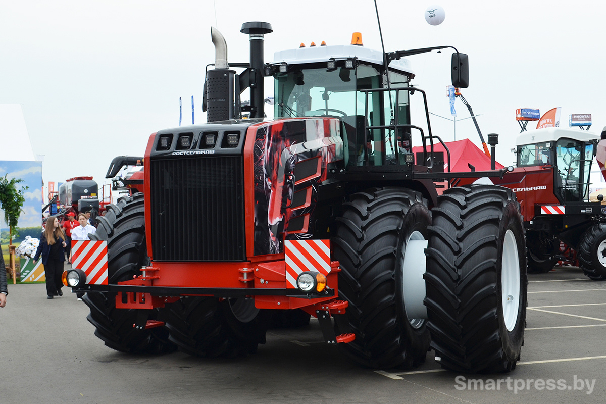 Трактор Rostselmasch 2400