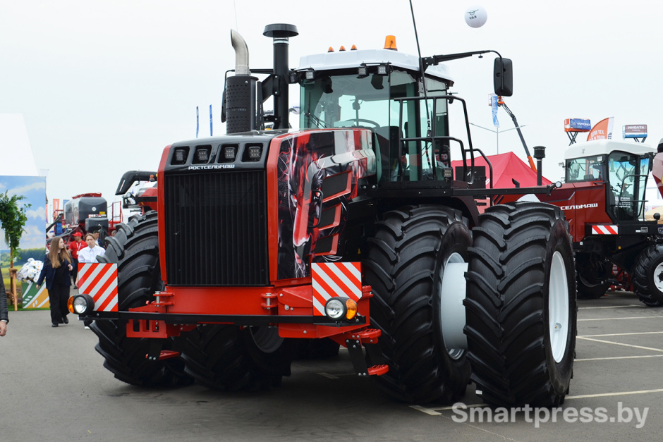 Трактор Rostselmasch 2400