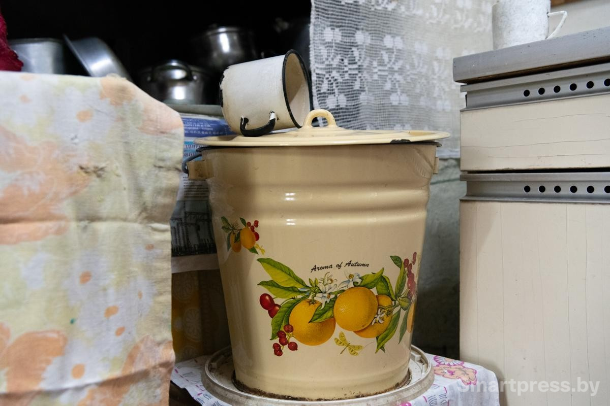 18-Ведро с водой возле печки.jpg