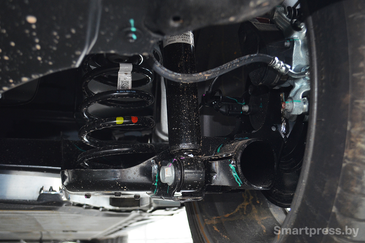 Задняя подвеска Toyota bZ3X.JPG