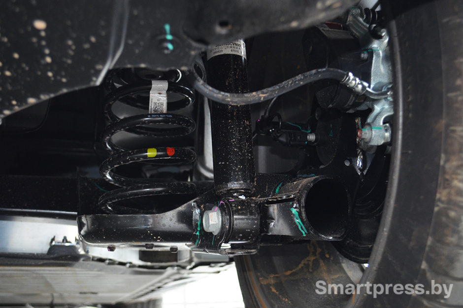 Задняя подвеска Toyota bZ3X.JPG