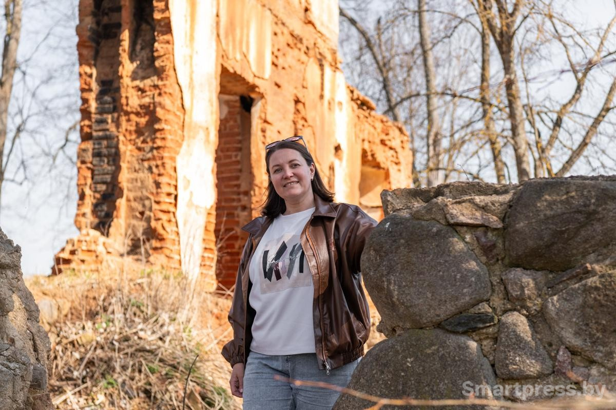 1-Анна Степко печет знаменитые ивенецкие пончики.jpg