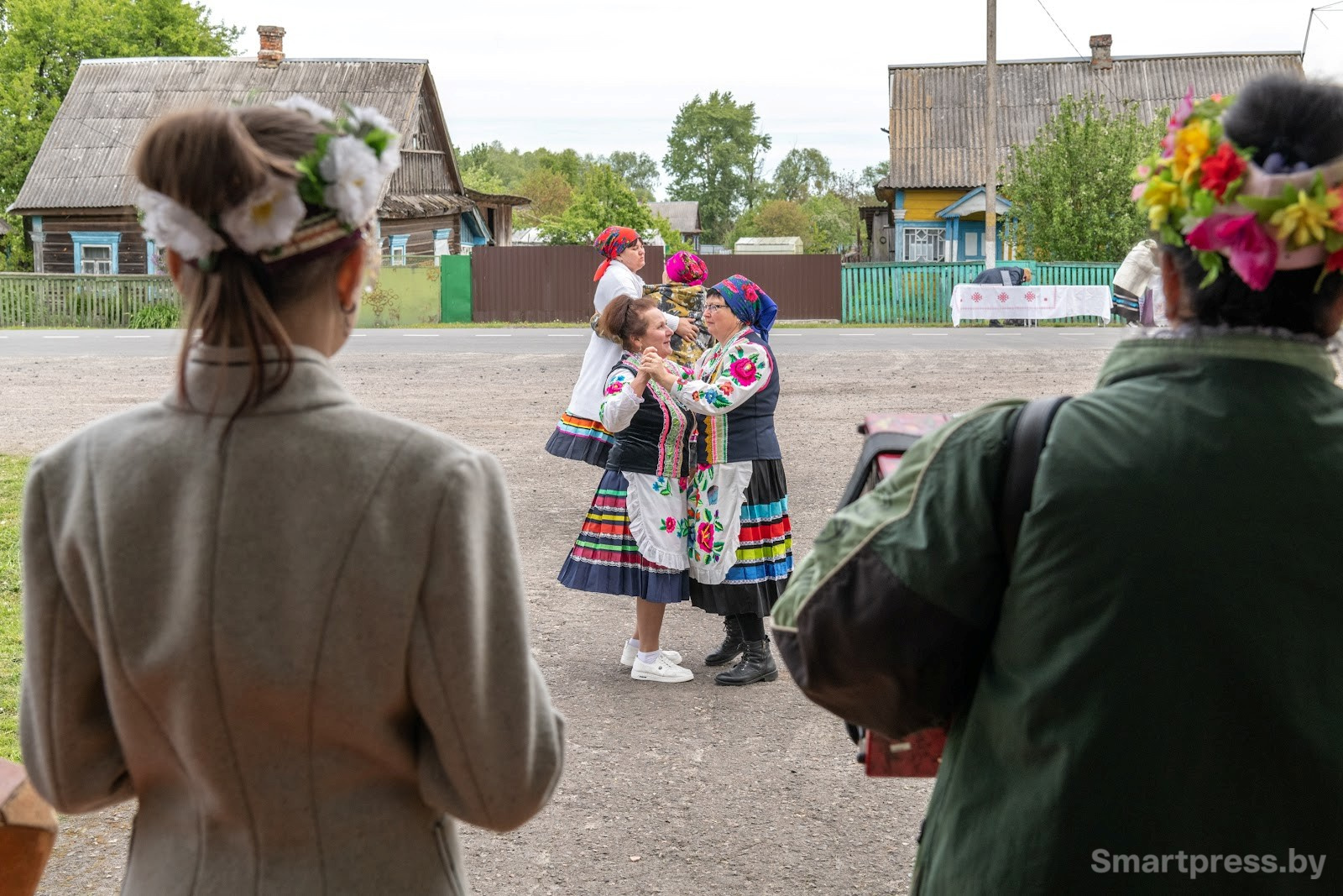 В деревне Погост водят Юрьевский хоровод 3.jpg
