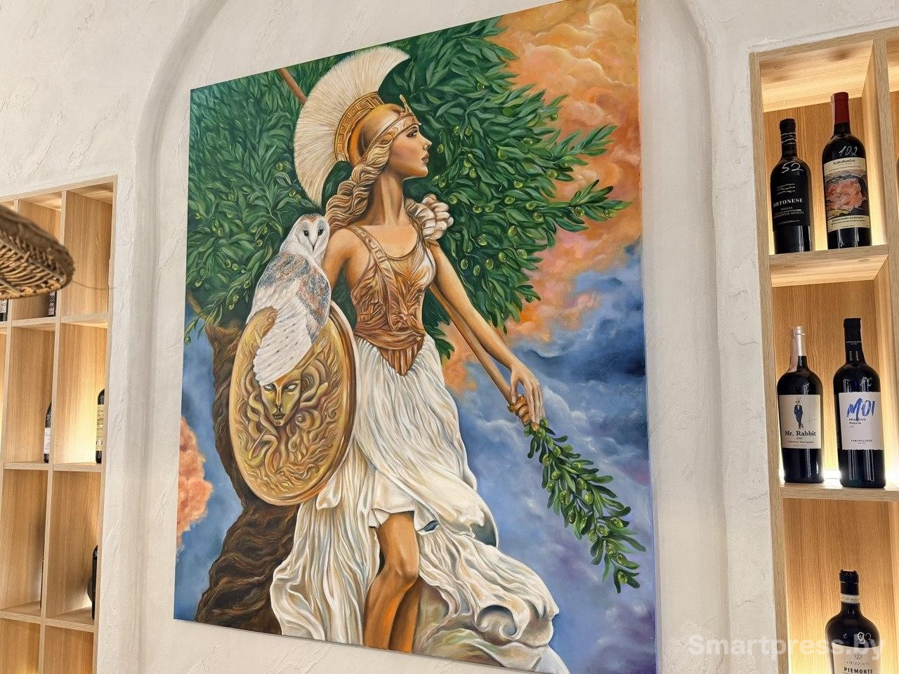 11-Интерьер греческого бистро Зои в Минске.jpg