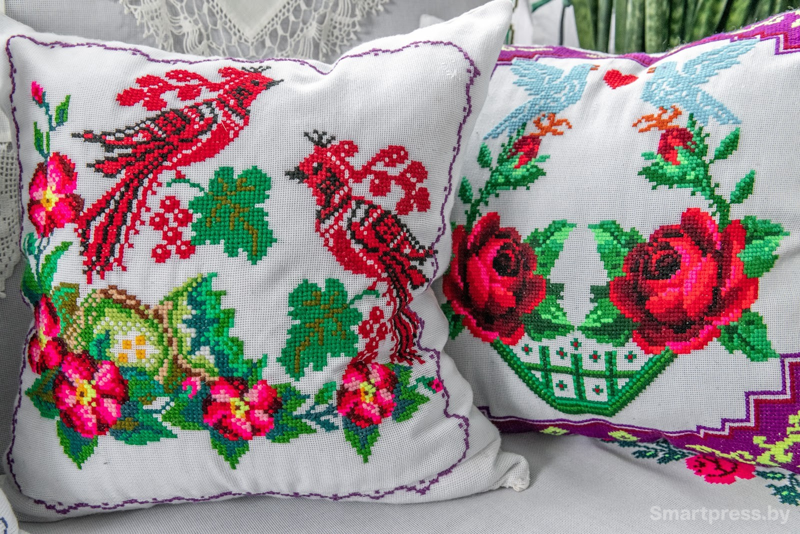 Вышитые подушки.jpg