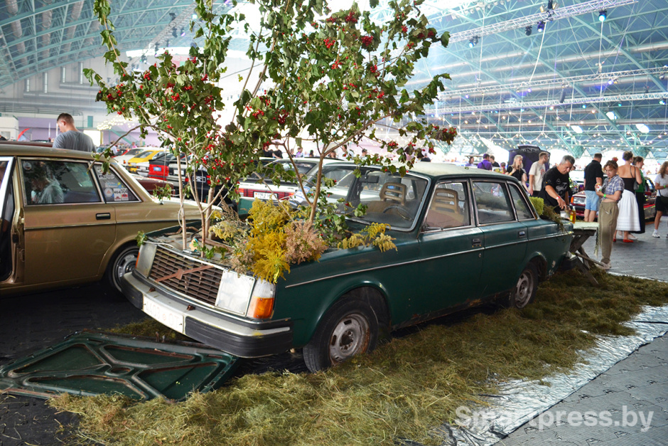 Инсталляции на автовыставке Vintage Day