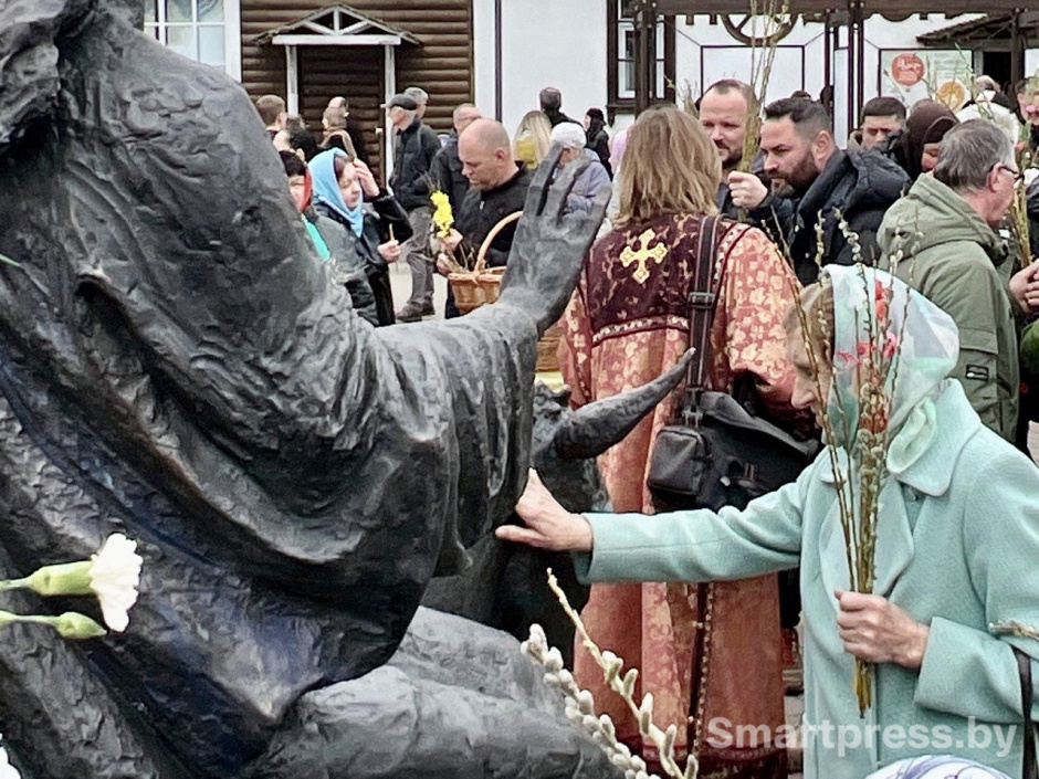 Скульптура в Минске Вербное воскрсенье 4.jpg