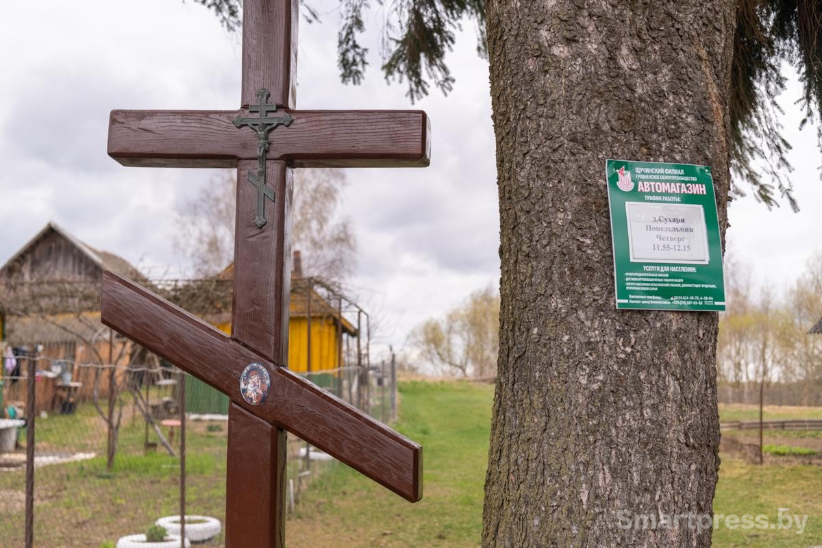 3-Остановка автолавки в деревне Сухари.jpg