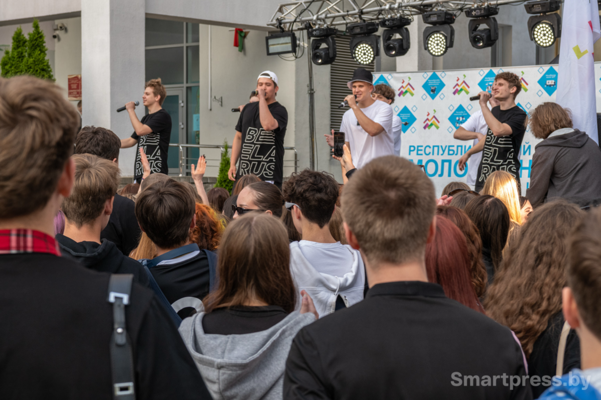 Живой звук тоже был