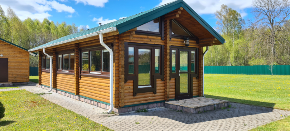 Почти новую базу отдыха на Нарочи снова продают на аукционе. В прошлый раз покупатель не нашелся.gif