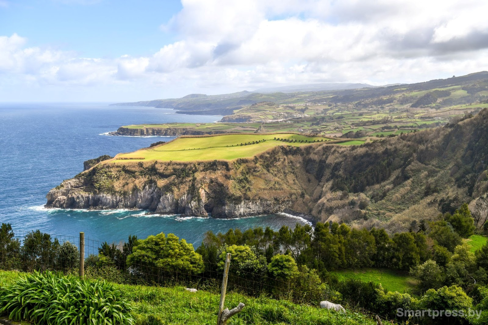 9-Обзорная площадке Miradouro de Santa Iria на острове Сан-Мигел.jpg