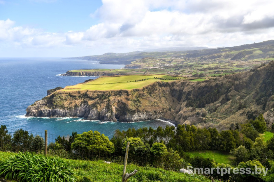 9-Обзорная площадке Miradouro de Santa Iria на острове Сан-Мигел.jpg