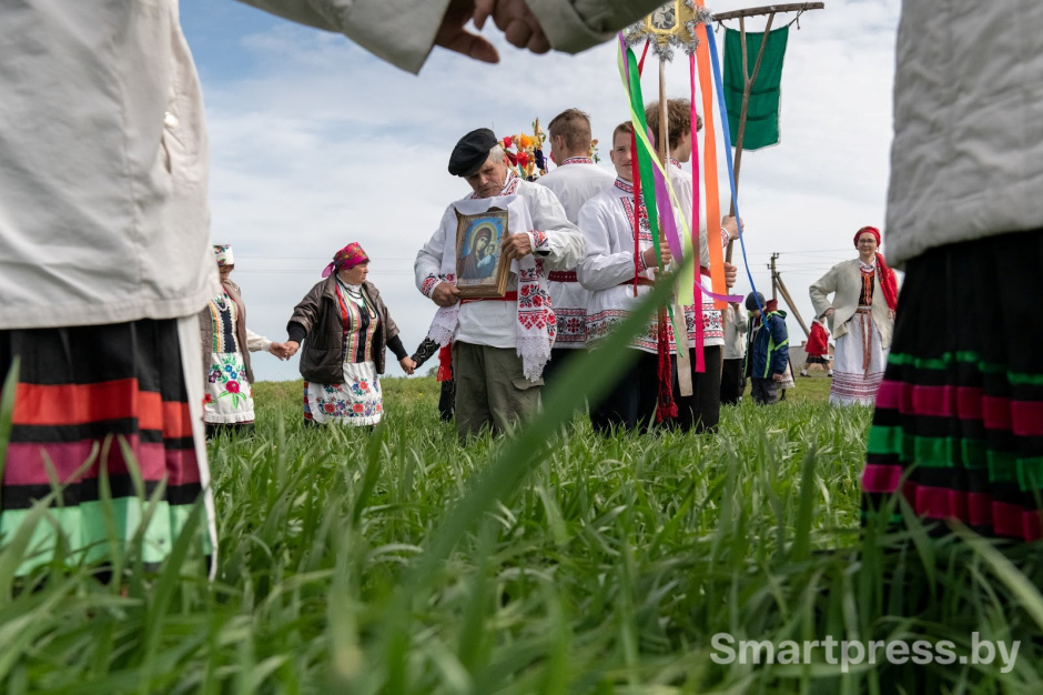 В деревне Погост водят Юрьевский хоровод 26.jpg