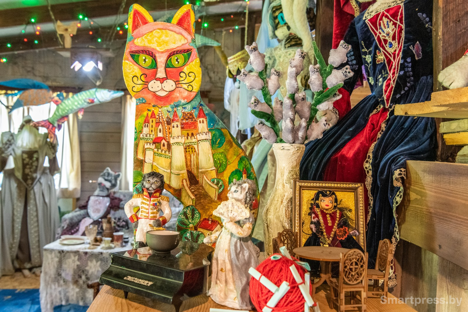 9-Большой кот на фото прибыл в музейчик из Франции.jpg