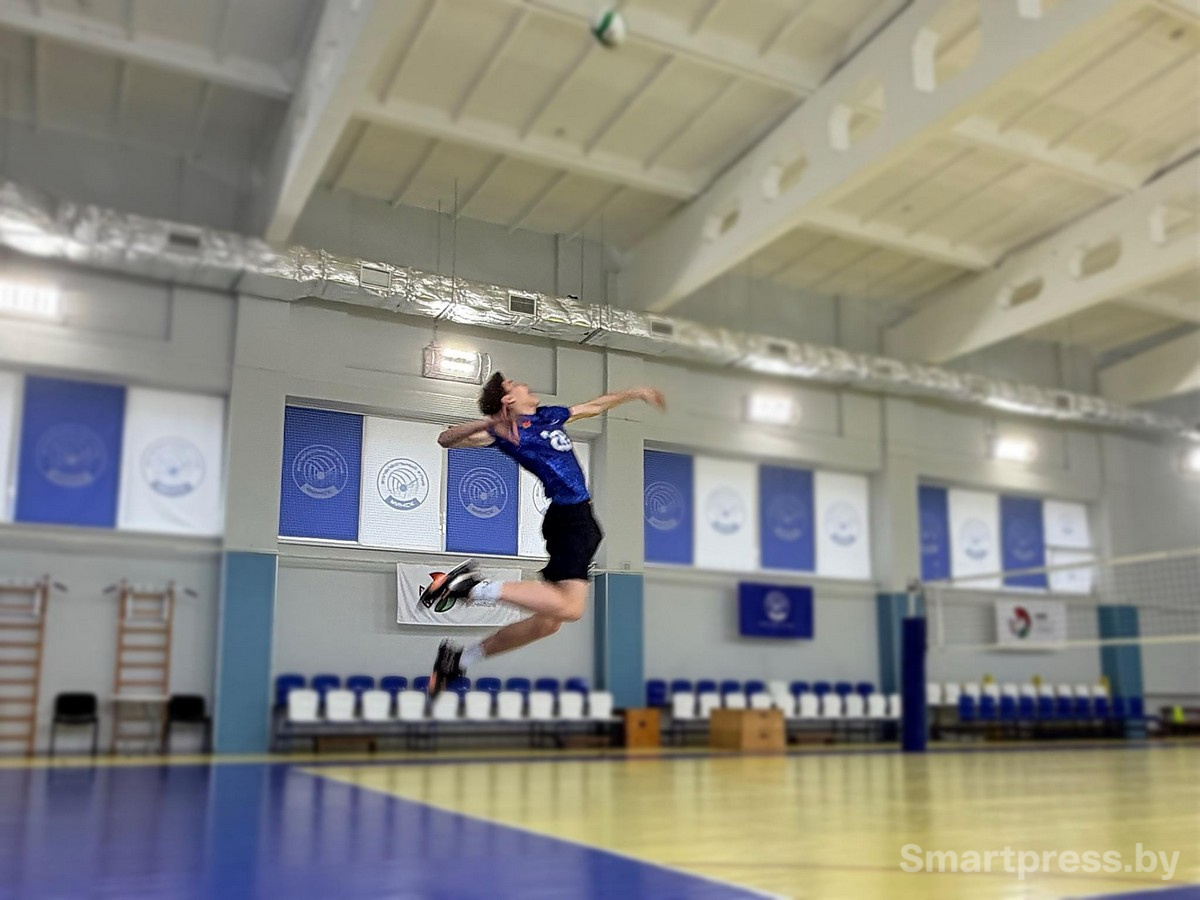 5-Подача в волейболе.jpg