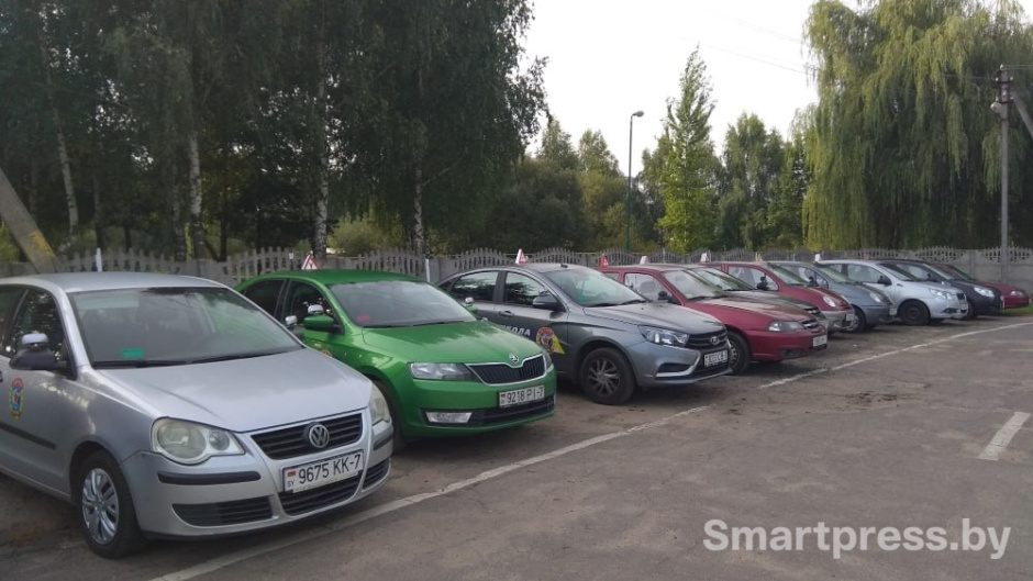 автошкола машины.jpg автошкола машины.jpg