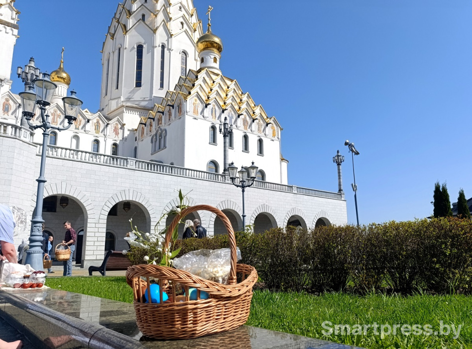 Всехсвятская церковь_корзинка с яйцами