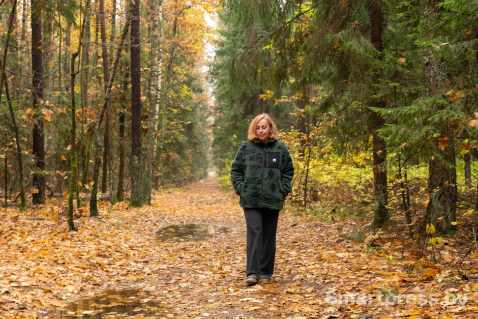 10-Ирина каждый день гуляет по лесу возле дома.jpg