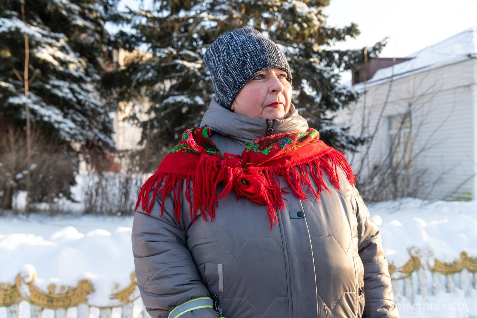 5-Елена Николаевна сама подзывает гостей.jpg