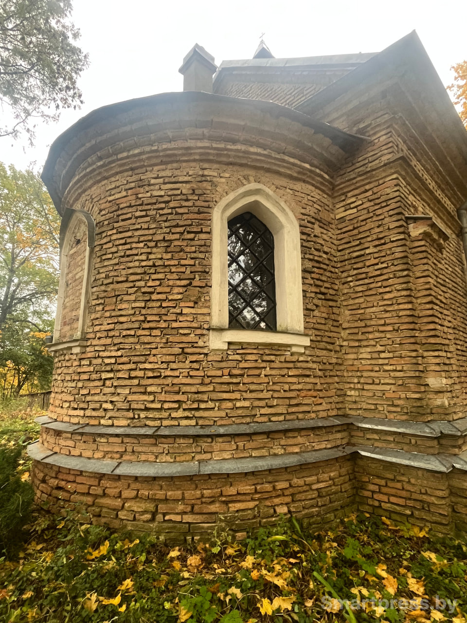 стена часовни