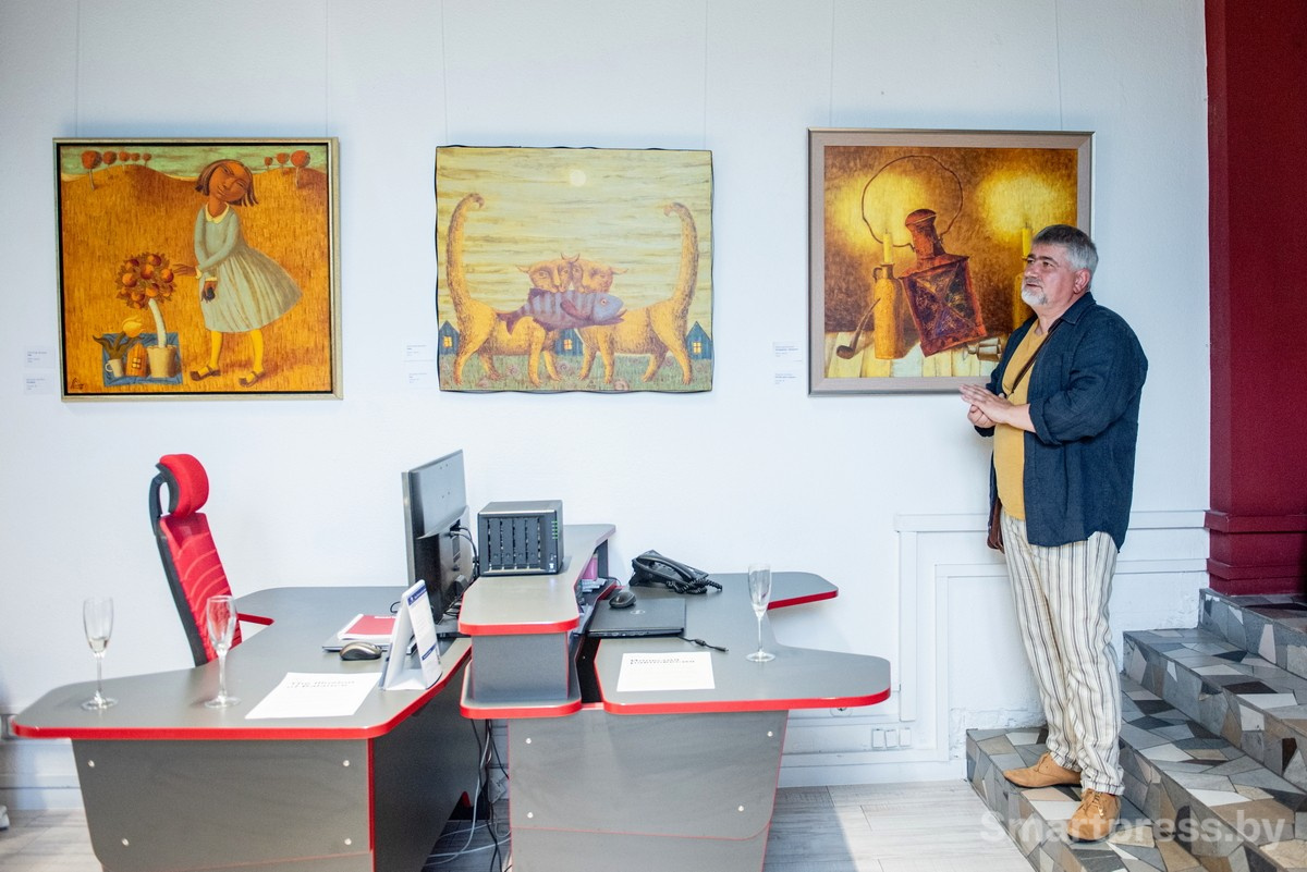 8-Работы художника Александра Демидова в офисе Смартпресс.jpg