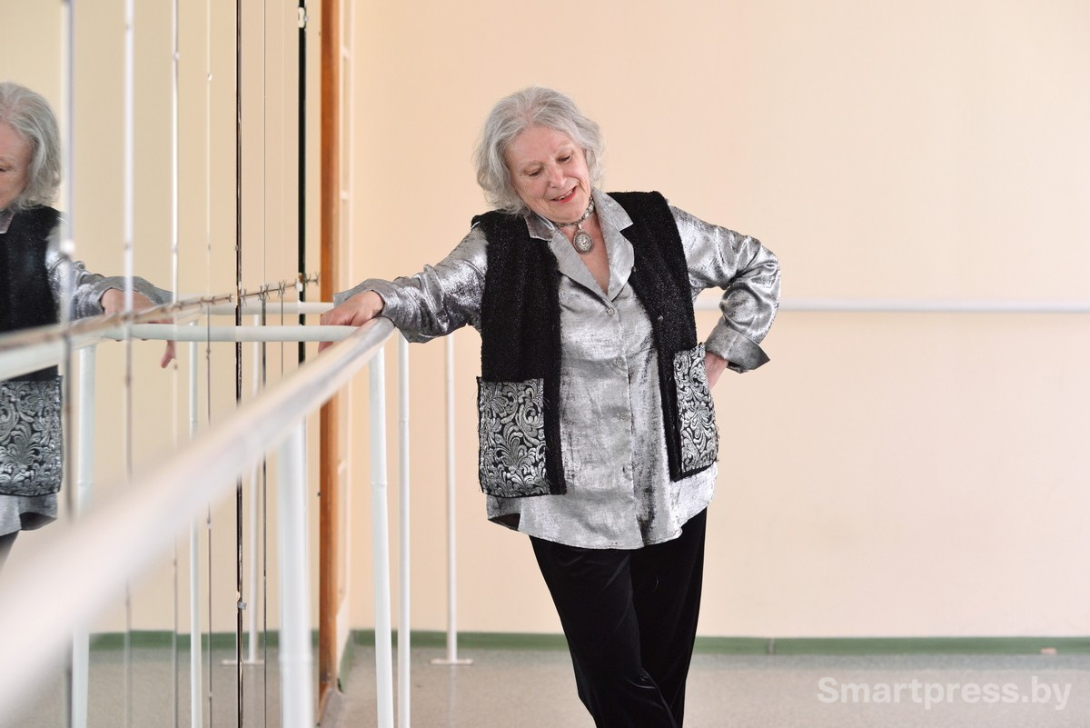 Людмила Ефремова у станка 3.jpg