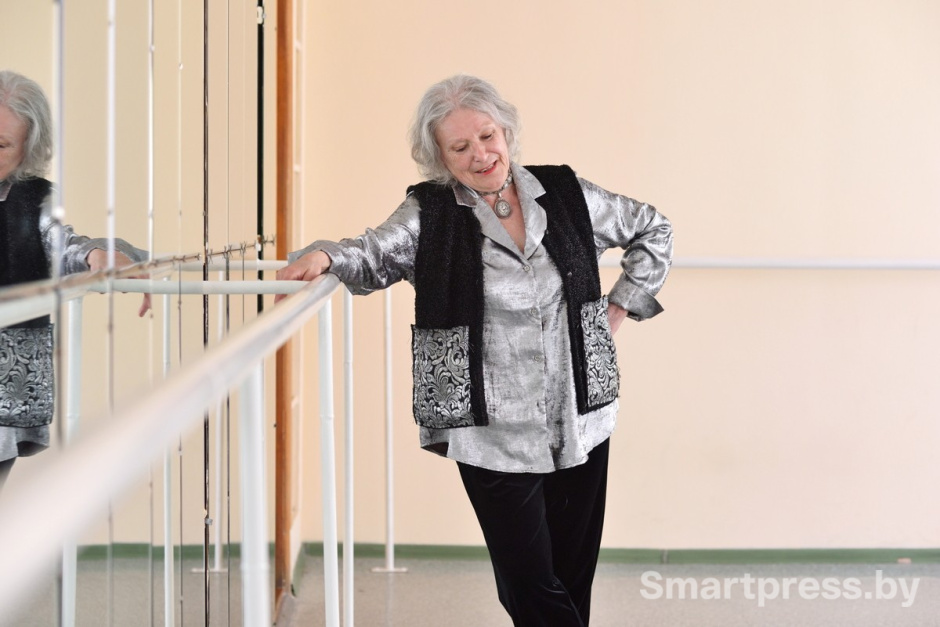 Людмила Ефремова у станка 3.jpg