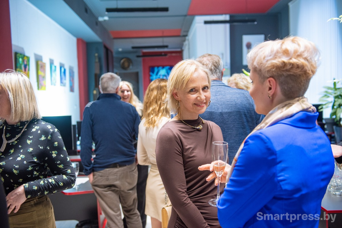 25-Арт-мероприятие в офисе Смартпресс.jpg