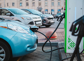 Лукашенко отменил право на бесплатную парковку этих машин и продлил другие льготы для них до 2028 года