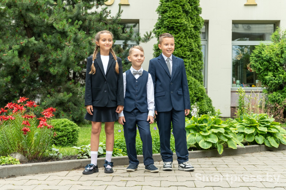 девочка и мальчики