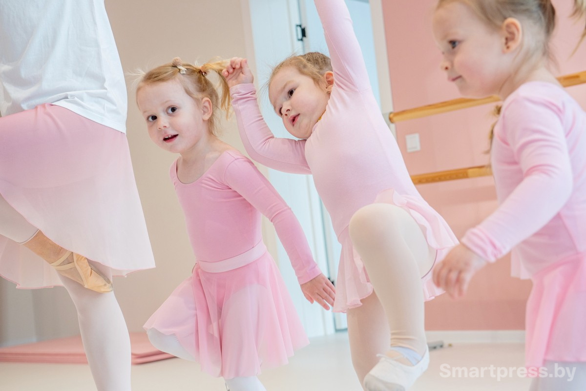 Во время занятия балетом с малышами 2-3 лет 3.jpg Во время занятия балетом с малышами 2-3 лет 3.jpg