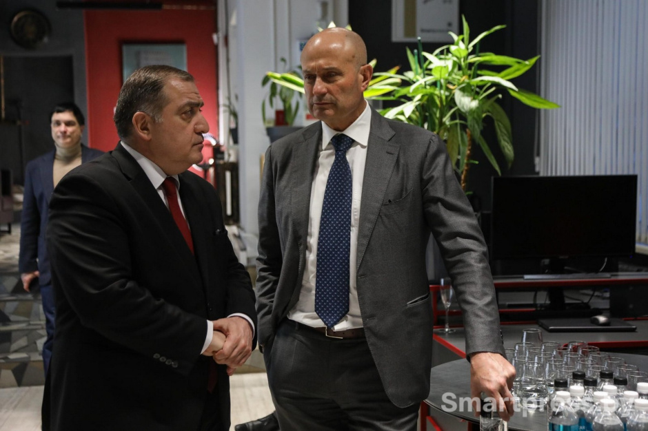 6-Посол Грузии в Беларуси Георгий Саганелидзе (слева) и глава дипмиссии Италии Томазо Маркеджани.jpg