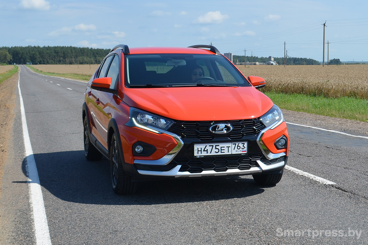 Lada Iskra SW Cross на дороге