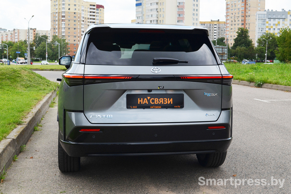 Toyota bZ3X сзади.JPG
