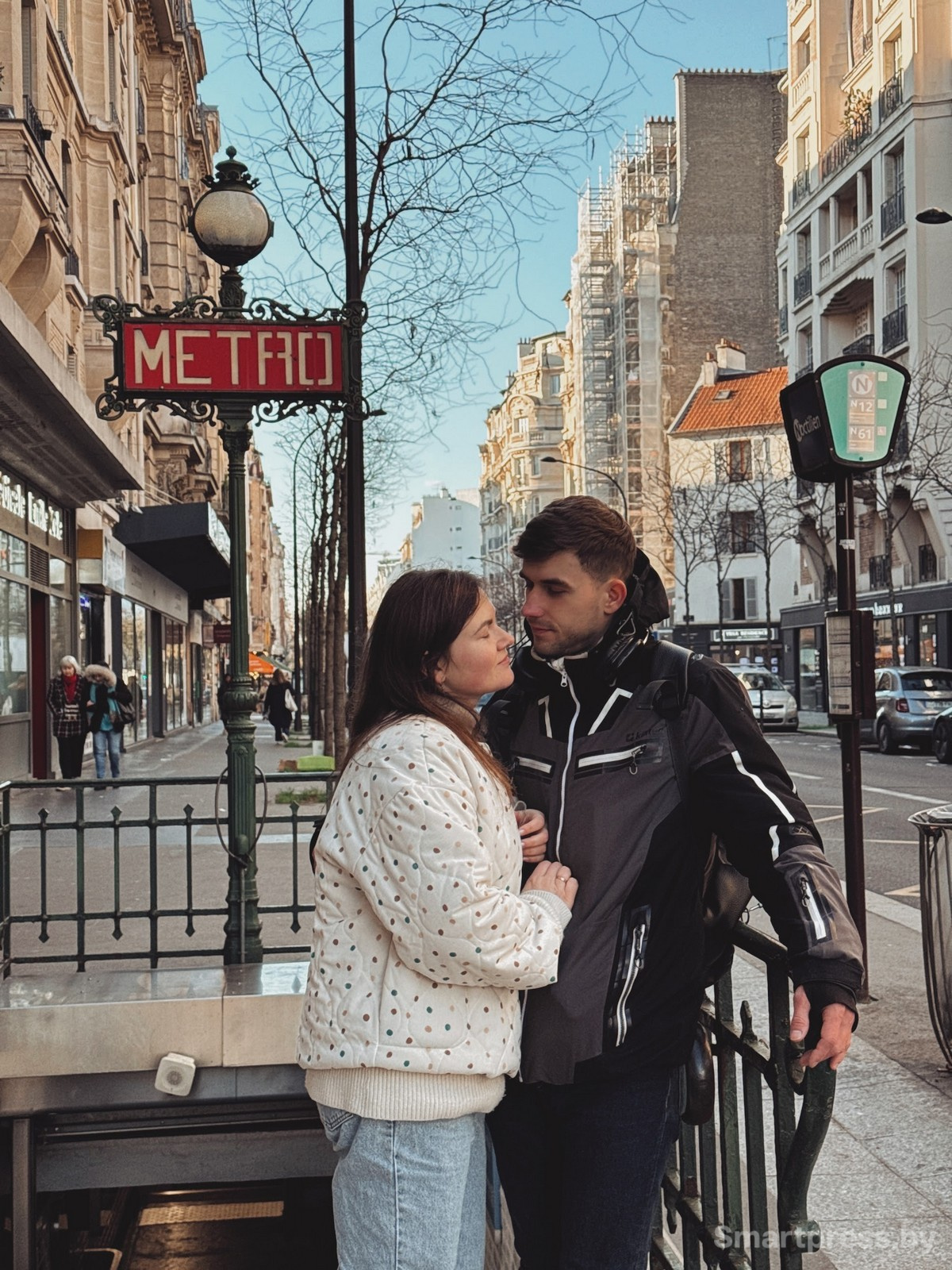 23-Настя и Витя на улочке Парижа.jpg