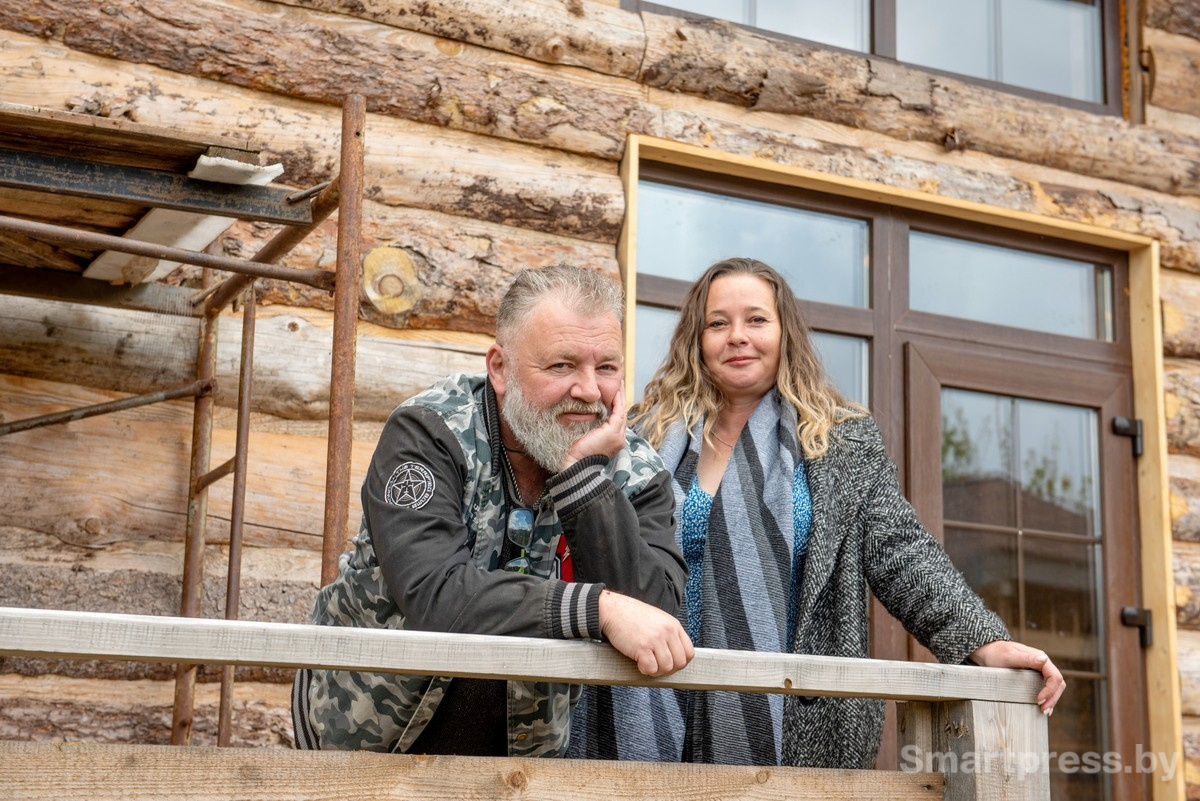 Семья из Израиля переехала жить в белорусскую деревню 2_Олег Гольцман и Алена Винетски.jpg