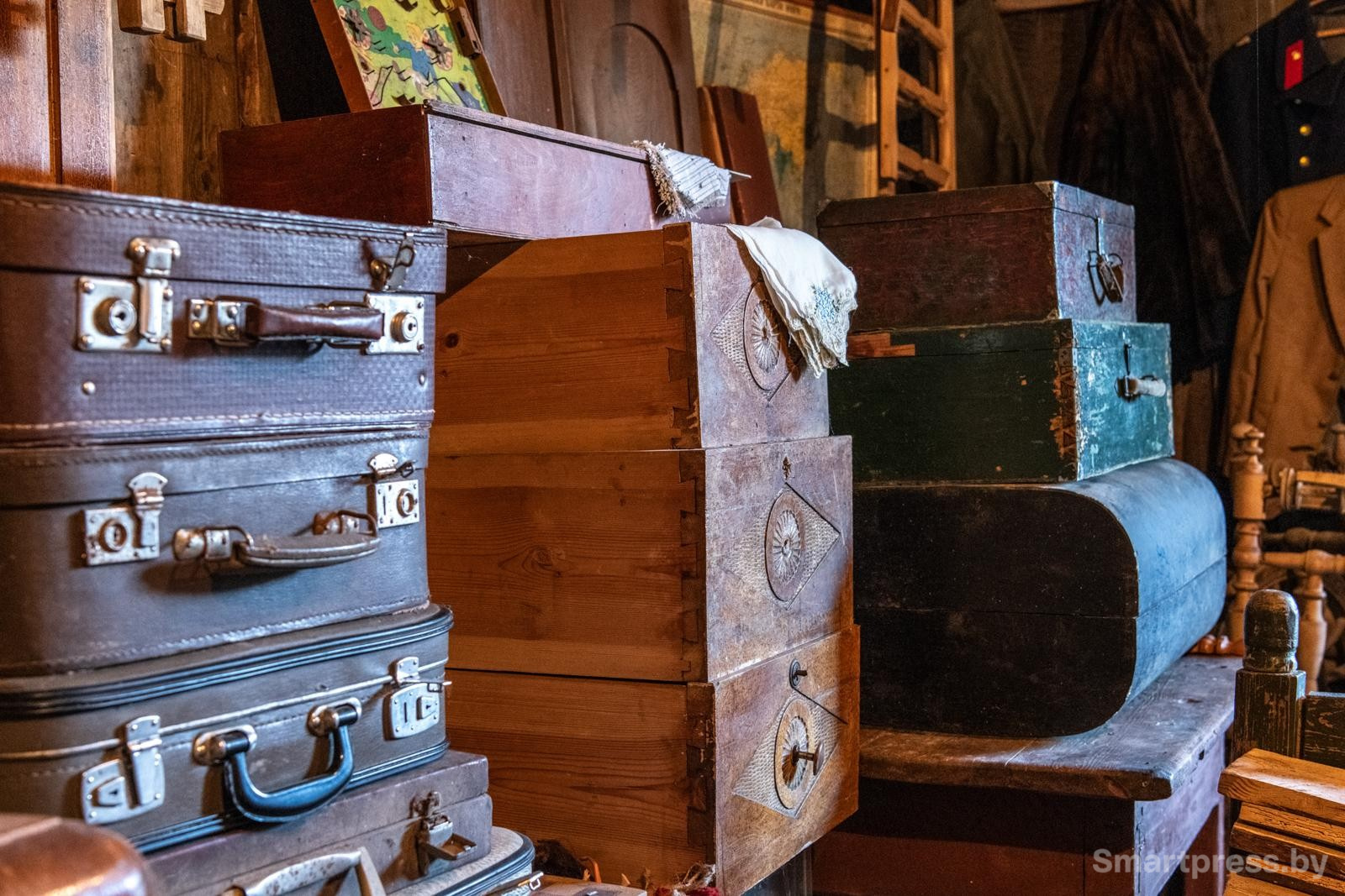 13-Старые сундуки и чемоданы.jpg